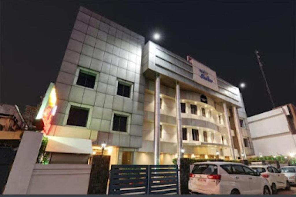 Shelter Hotel Lucknow Exteriör bild