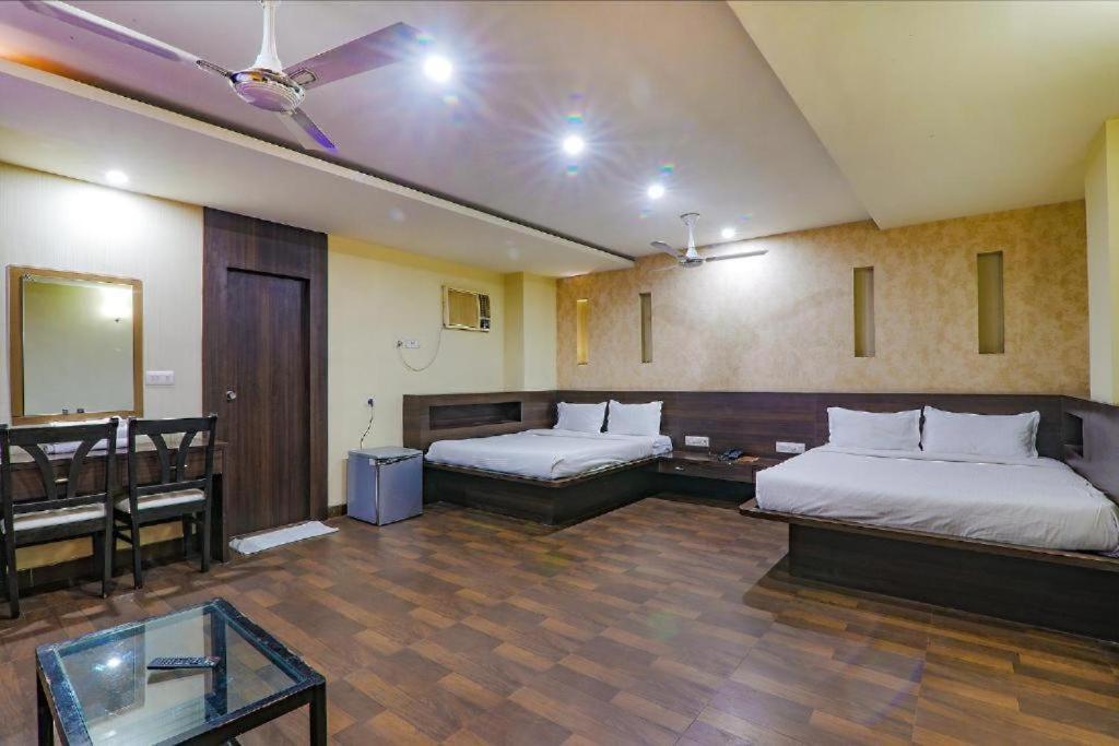 Shelter Hotel Lucknow Exteriör bild