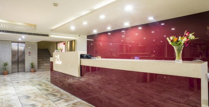 Shelter Hotel Lucknow Exteriör bild