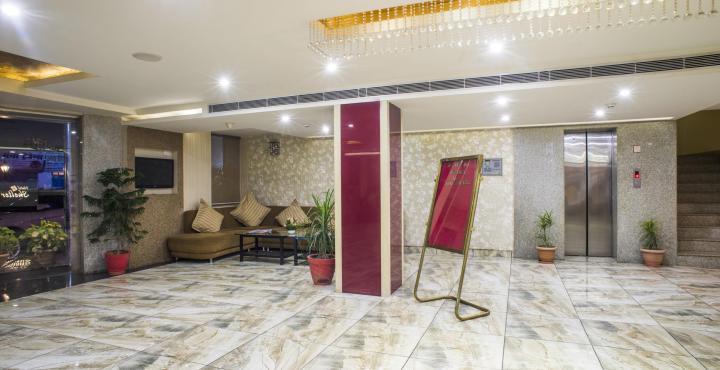 Shelter Hotel Lucknow Exteriör bild