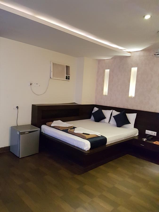 Shelter Hotel Lucknow Exteriör bild