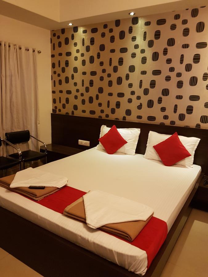 Shelter Hotel Lucknow Exteriör bild