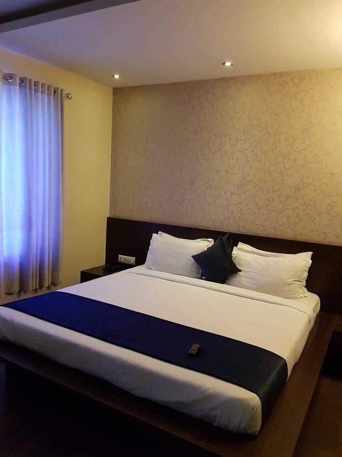 Shelter Hotel Lucknow Exteriör bild
