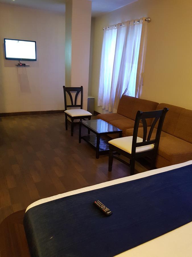 Shelter Hotel Lucknow Exteriör bild