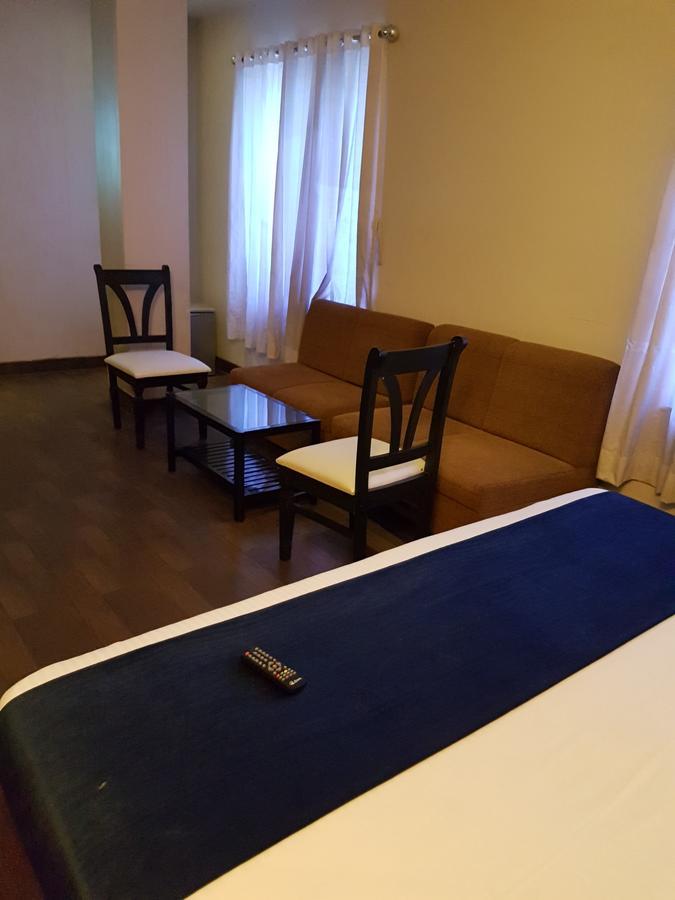 Shelter Hotel Lucknow Exteriör bild
