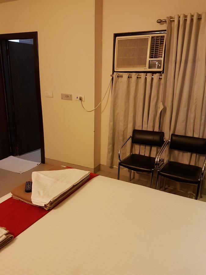 Shelter Hotel Lucknow Exteriör bild