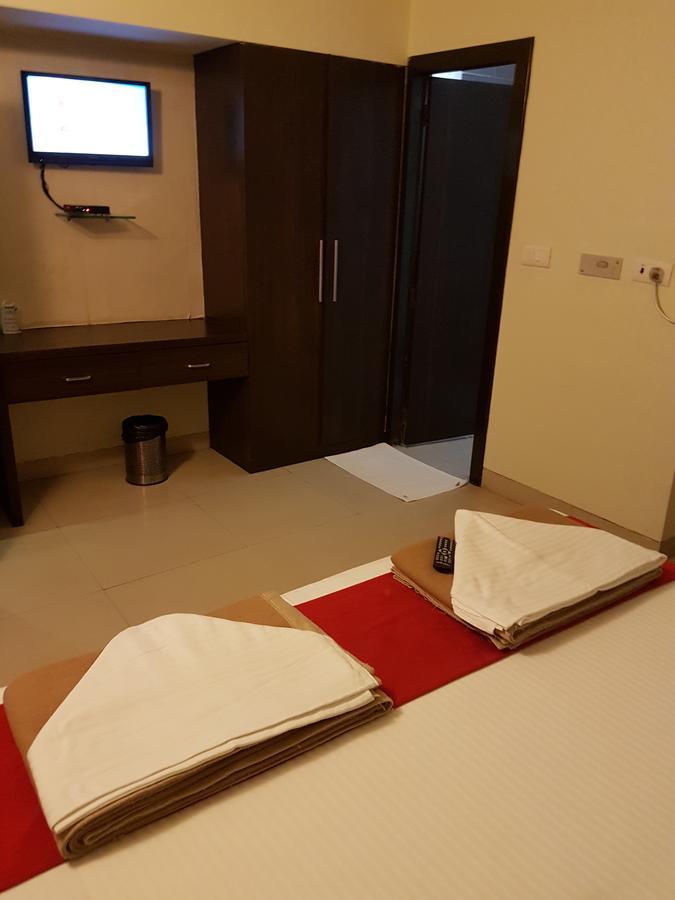 Shelter Hotel Lucknow Exteriör bild