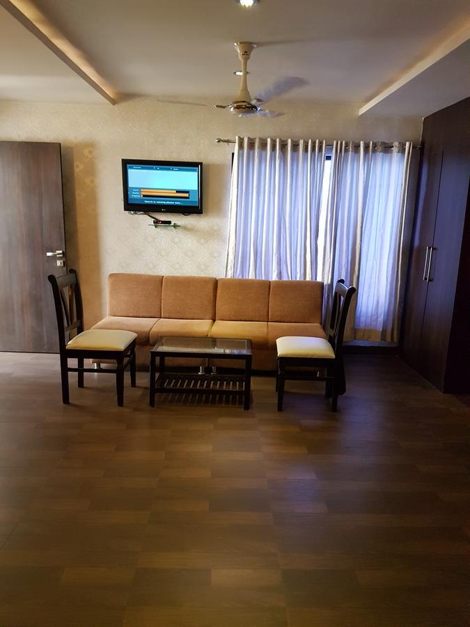 Shelter Hotel Lucknow Exteriör bild